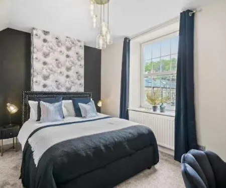 Deluxe Retreat With Hot Tub And Parking Сasa de vacaciones Whitby