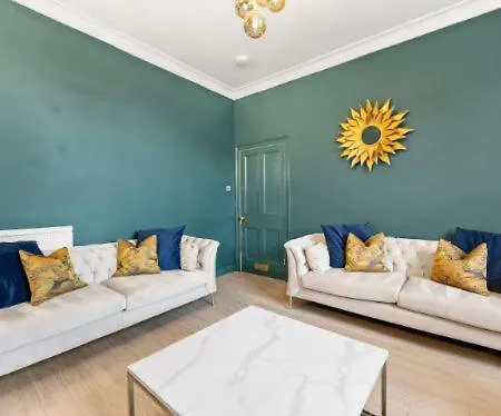 Deluxe Retreat With Hot Tub And Parking Сasa de vacaciones *