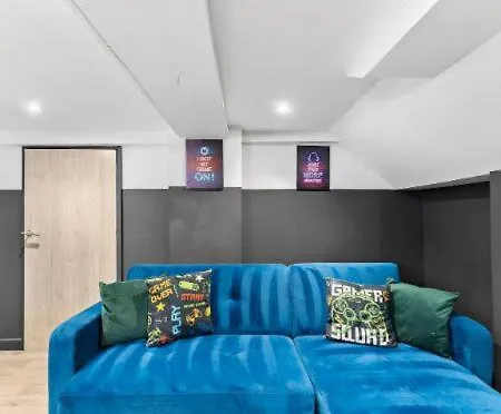 Deluxe Retreat With Hot Tub And Parking Сasa de vacaciones