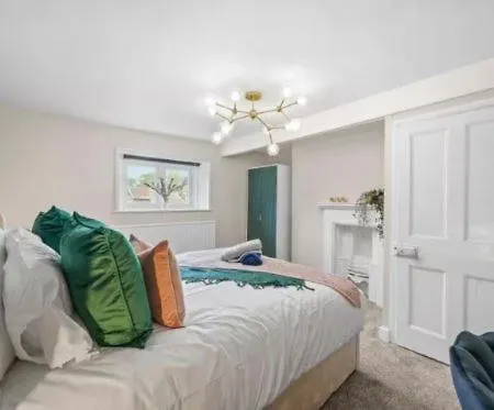 Deluxe Retreat With Hot Tub And Parking Сasa de vacaciones *