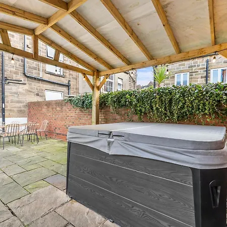 Deluxe Retreat With Hot Tub And Parking Сasa de vacaciones *